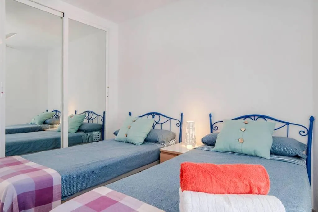 021 - Wonderful Beachfront Apartment With Stunning Sea Views بينالماذينا