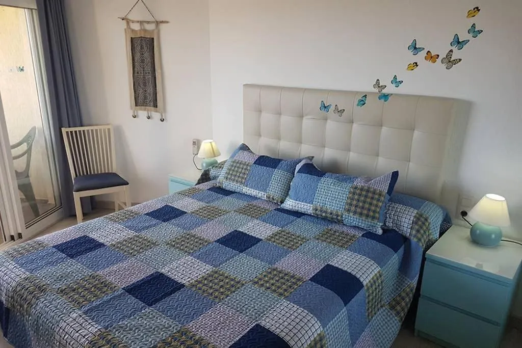 021 - Wonderful Beachfront Apartment With Stunning Sea Views بينالماذينا