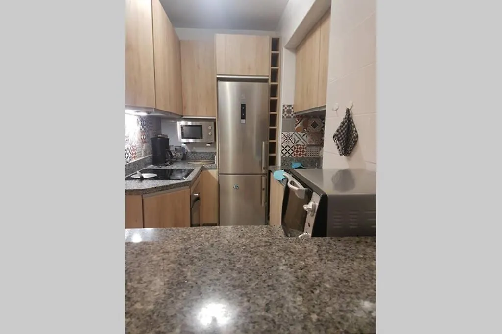021 - Wonderful Beachfront Apartment With Stunning Sea Views بينالماذينا