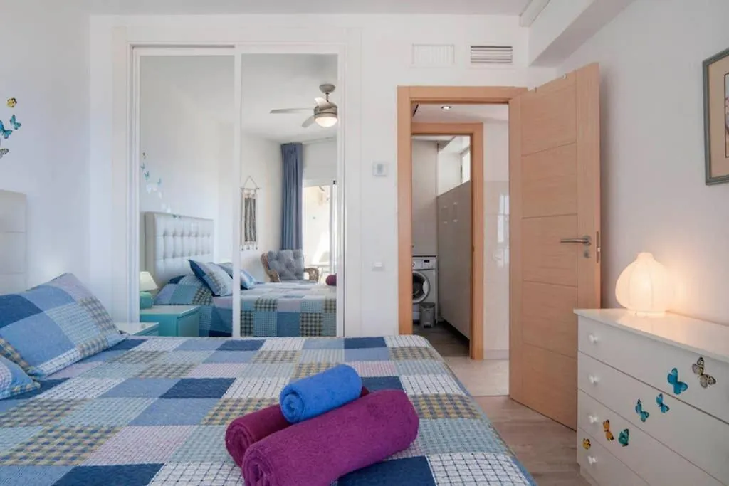 021 - Wonderful Beachfront Apartment With Stunning Sea Views بينالماذينا